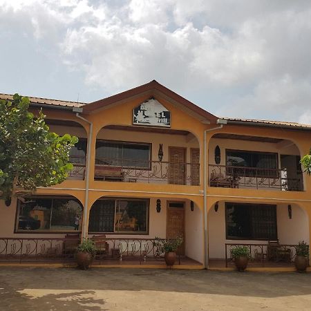 De Mod Hotel Ngleshi Amanfro Extérieur photo