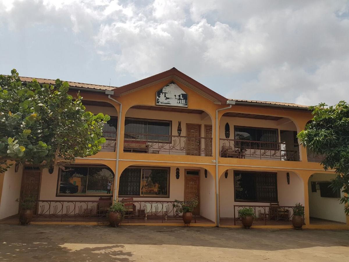 De Mod Hotel Ngleshi Amanfro Extérieur photo