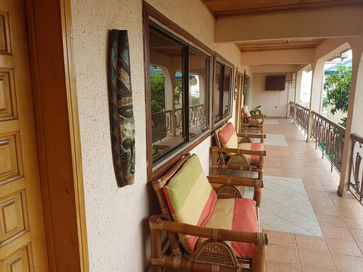 De Mod Hotel Ngleshi Amanfro Extérieur photo