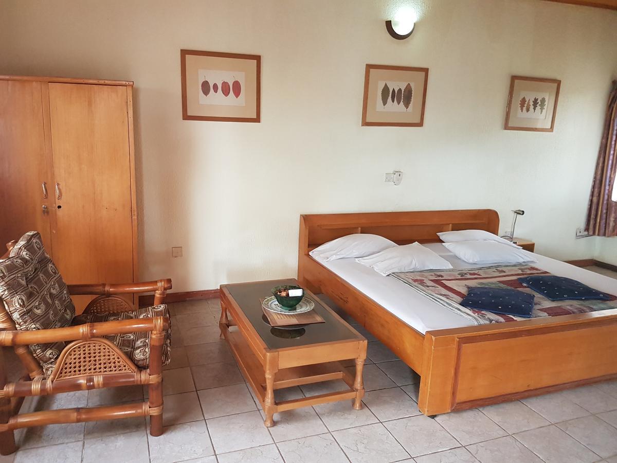 De Mod Hotel Ngleshi Amanfro Extérieur photo