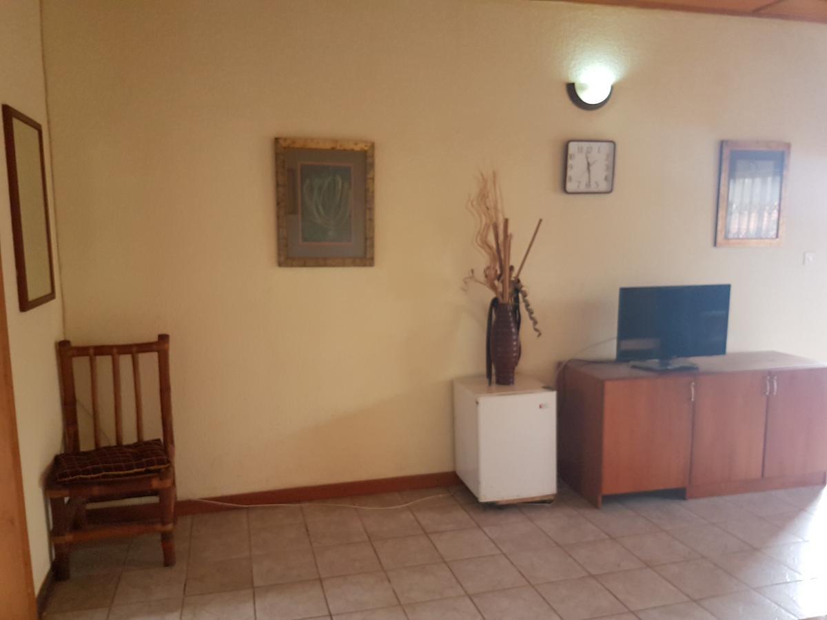 De Mod Hotel Ngleshi Amanfro Extérieur photo
